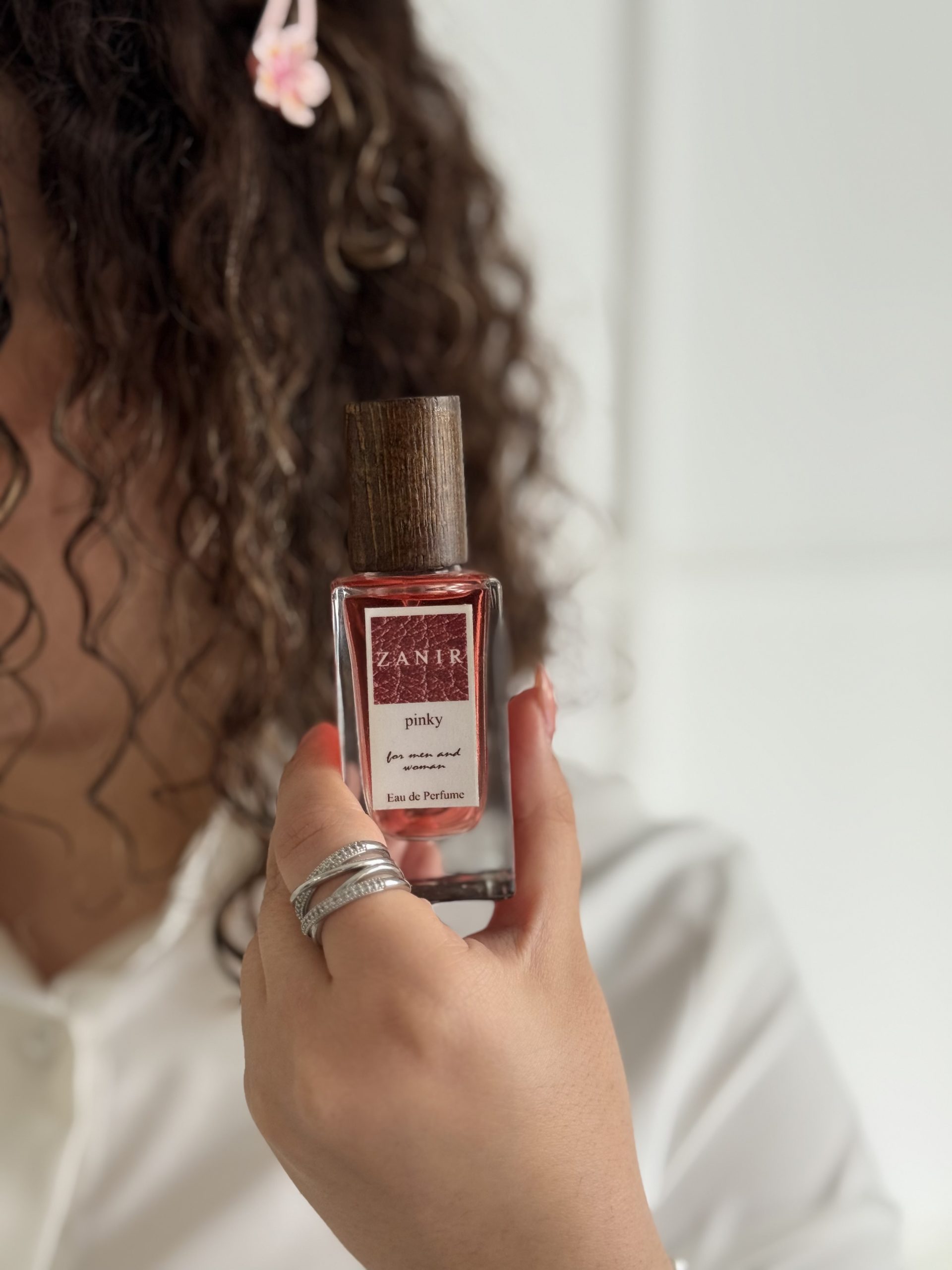 عطر زنانه پینکی | زنیر - Image 3